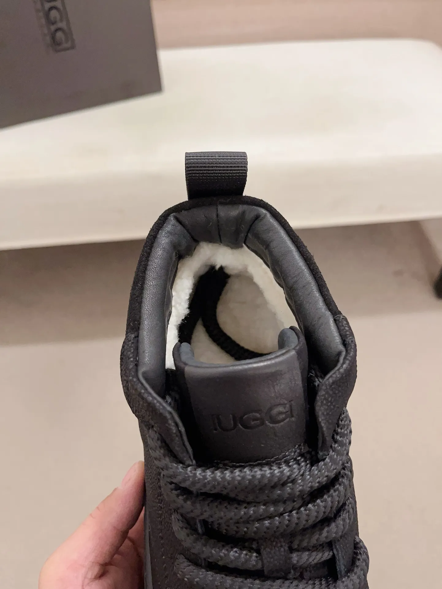 Factory price: 740💰North American men's shoes Ugg ☃️In the special sale of new high-quality men's shoes snow boots in autumn and winter, the nemesis of extreme cold weather! Made of cowhide leather, merino wool lining, and original outsole, whether driving, outdoor or daily wear, there is always one that suits you! Code number 39-44